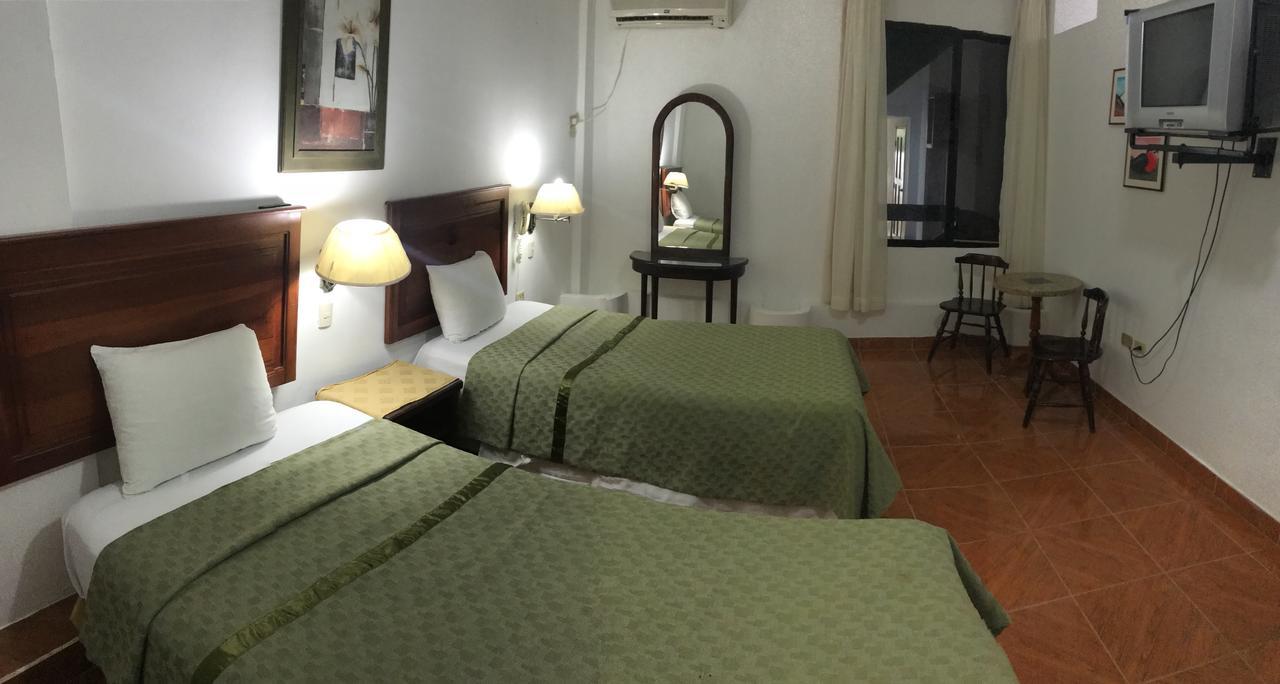 Hotel Pacifico Puerto López エクステリア 写真