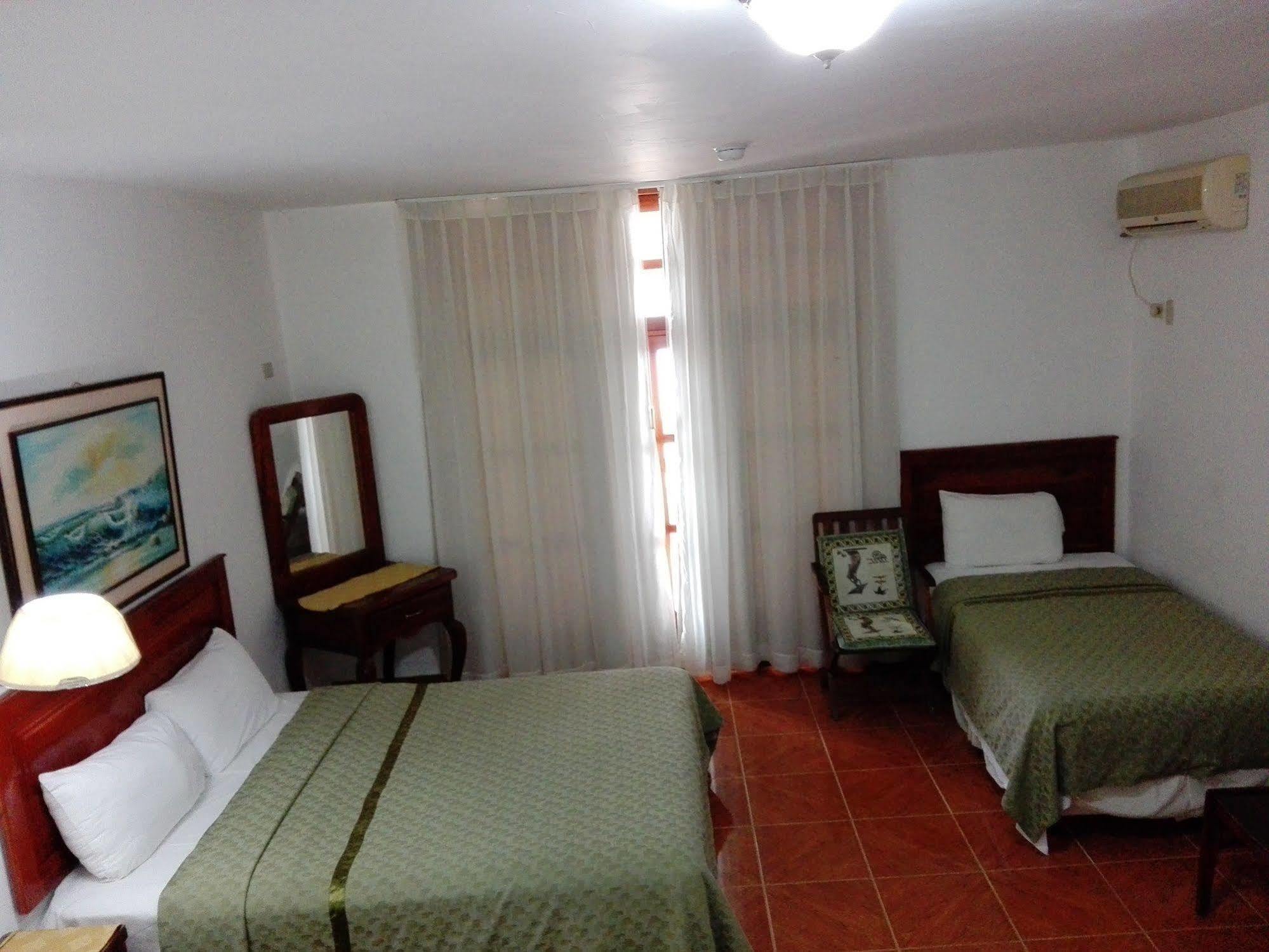 Hotel Pacifico Puerto López エクステリア 写真