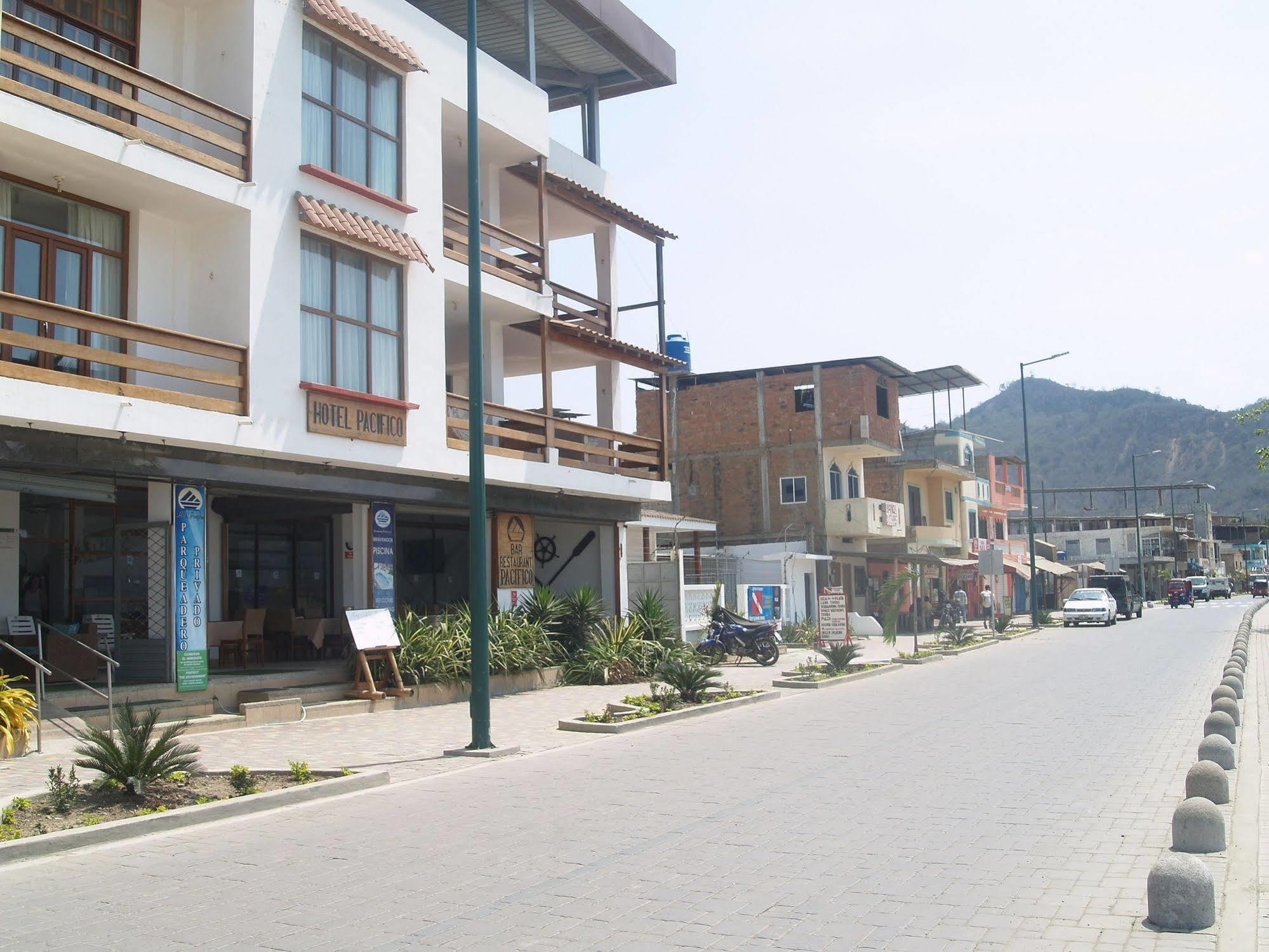 Hotel Pacifico Puerto López エクステリア 写真