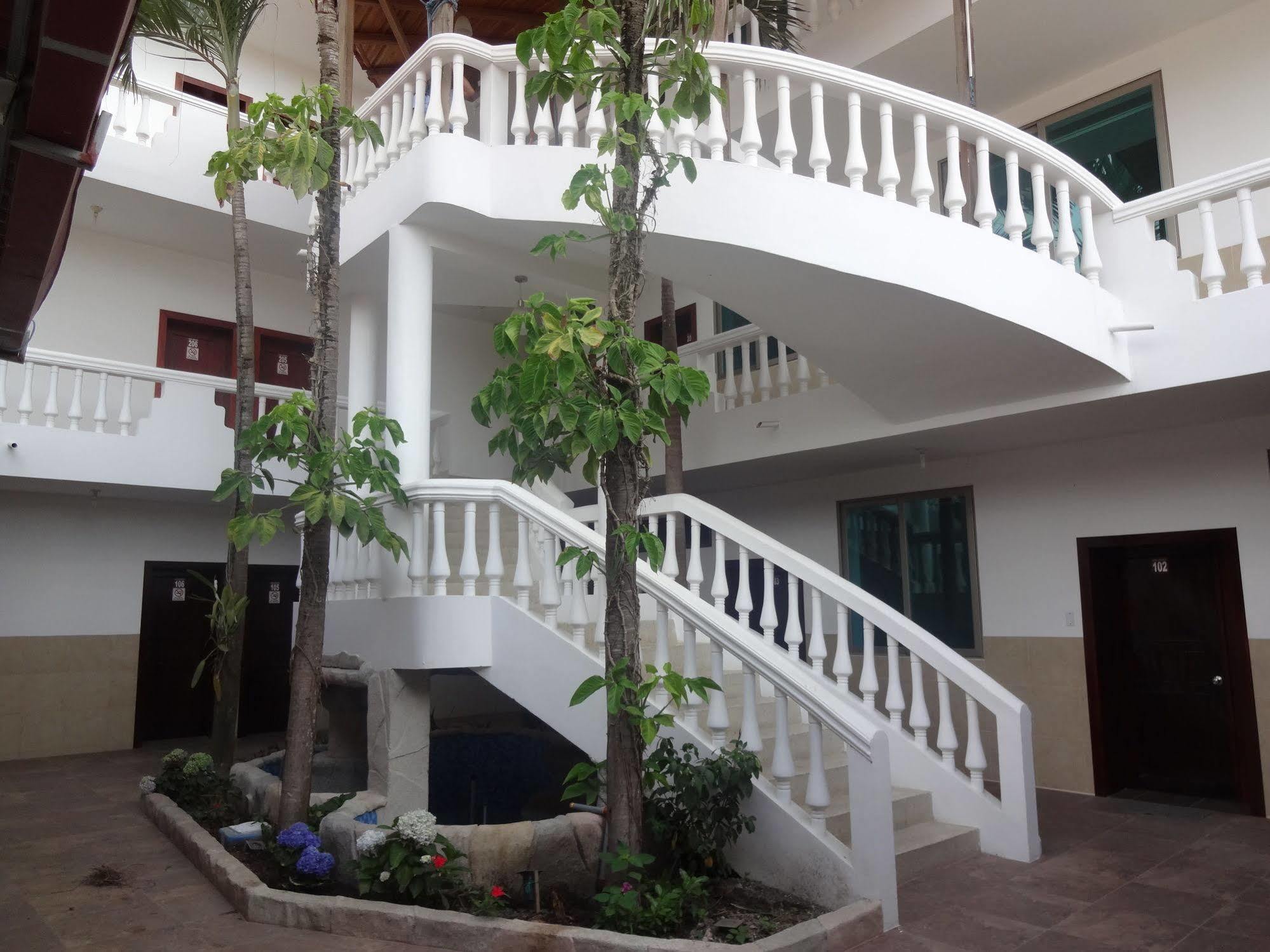 Hotel Pacifico Puerto López エクステリア 写真