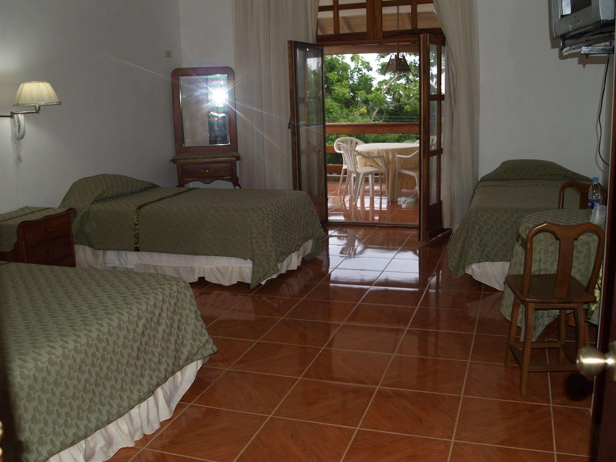 Hotel Pacifico Puerto López エクステリア 写真